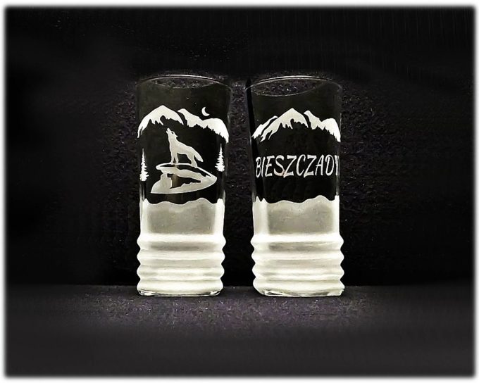 BIESZCZADY_SZKLANKA_LAV_225_ML_SZRON_WILK_NA_SKALE