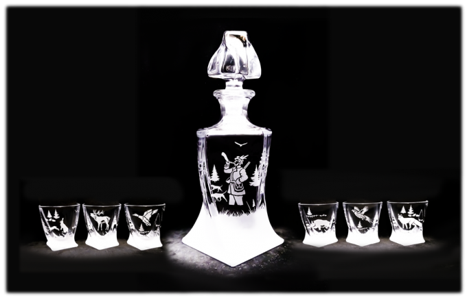 Mysliwskie_komplet_do_wodki_Bohemia_quadro_karafka_500ml_kieliszki_50ml_mysliwi_zwierzeta_szron