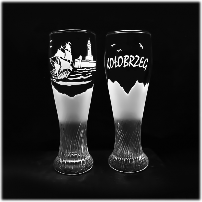 kolobrzeg_szklanka_do_piwa_spirala_667_ml_zaglowiec_1_latarnia_szron