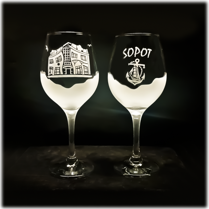 Sopot_kieliszek_do_wina_amber_365_ml_krzywy_domek