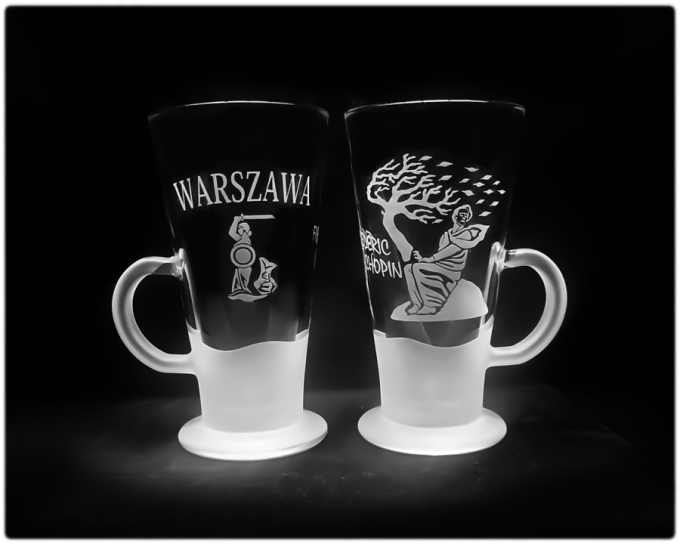 Warszawa_2024_szklanka_latte_caffe_250_ml_frederik_chopin_szron