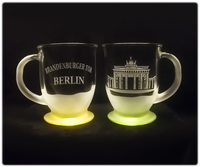 Berlin_kubek_kubas_kolor_400_ml_brama_brandenburska_szron