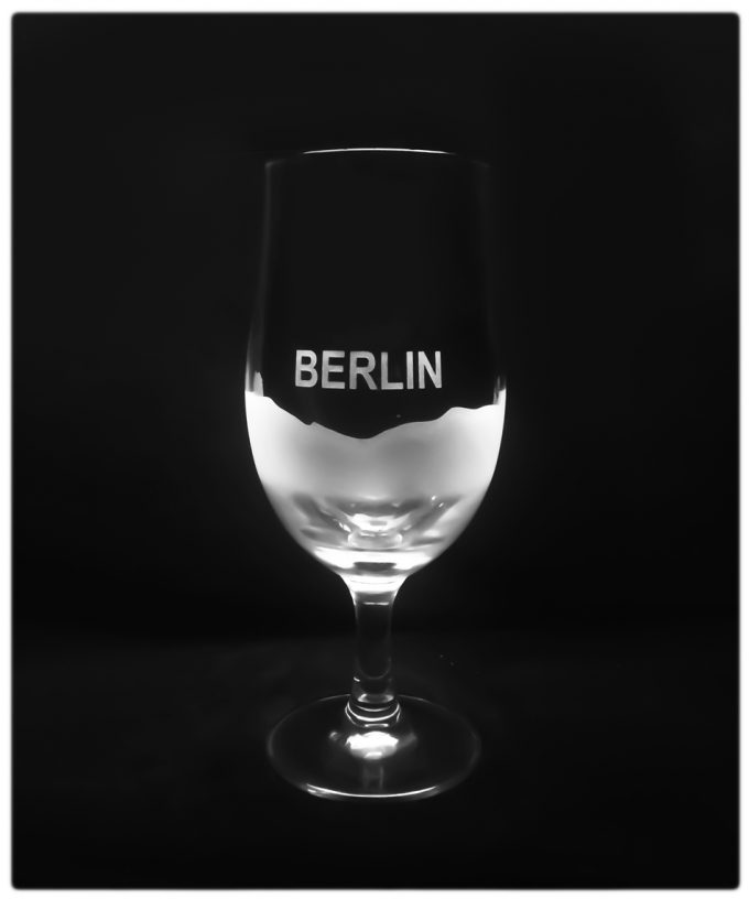 Berlin_sklanka_do_piwa_viola_568_ml_brama_brandenburska_2_szron