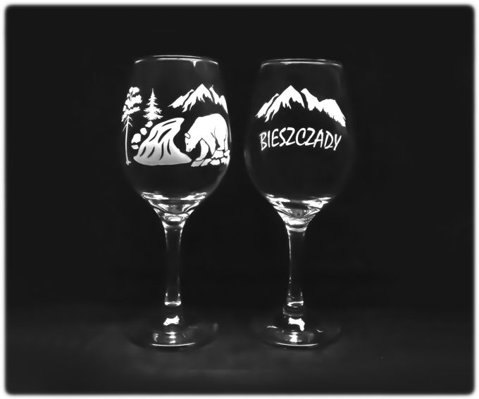 bieszczady_kieliszek_do_wina_amber_460ml_niedzwiedz_nad_potokiem_szron