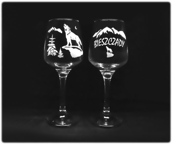 bieszczady_kieliszek_do_wina_sparkle_330ml_wilk_na_skale_szron