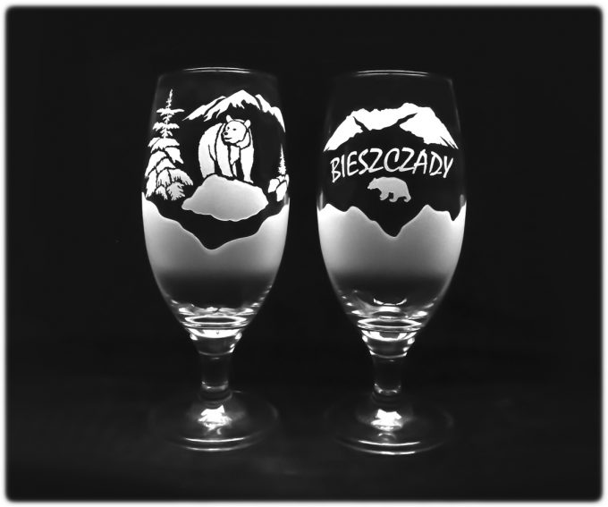 bieszczady_kieliszek_do_piwa_gosia_500ml_niedzwiedz_na_skale_szron