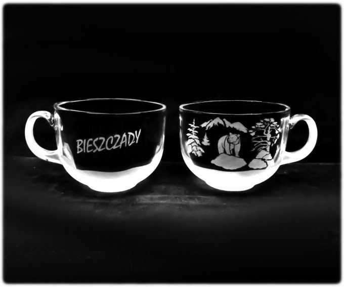 bieszczady_kubek_jumbo_400ml_niedzwiedz_na_skale_szron