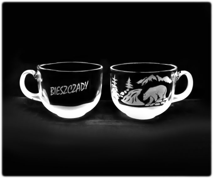 bieszczady_kubek_jumbo_400ml_niedzwiedz_nad_potokiem_szron
